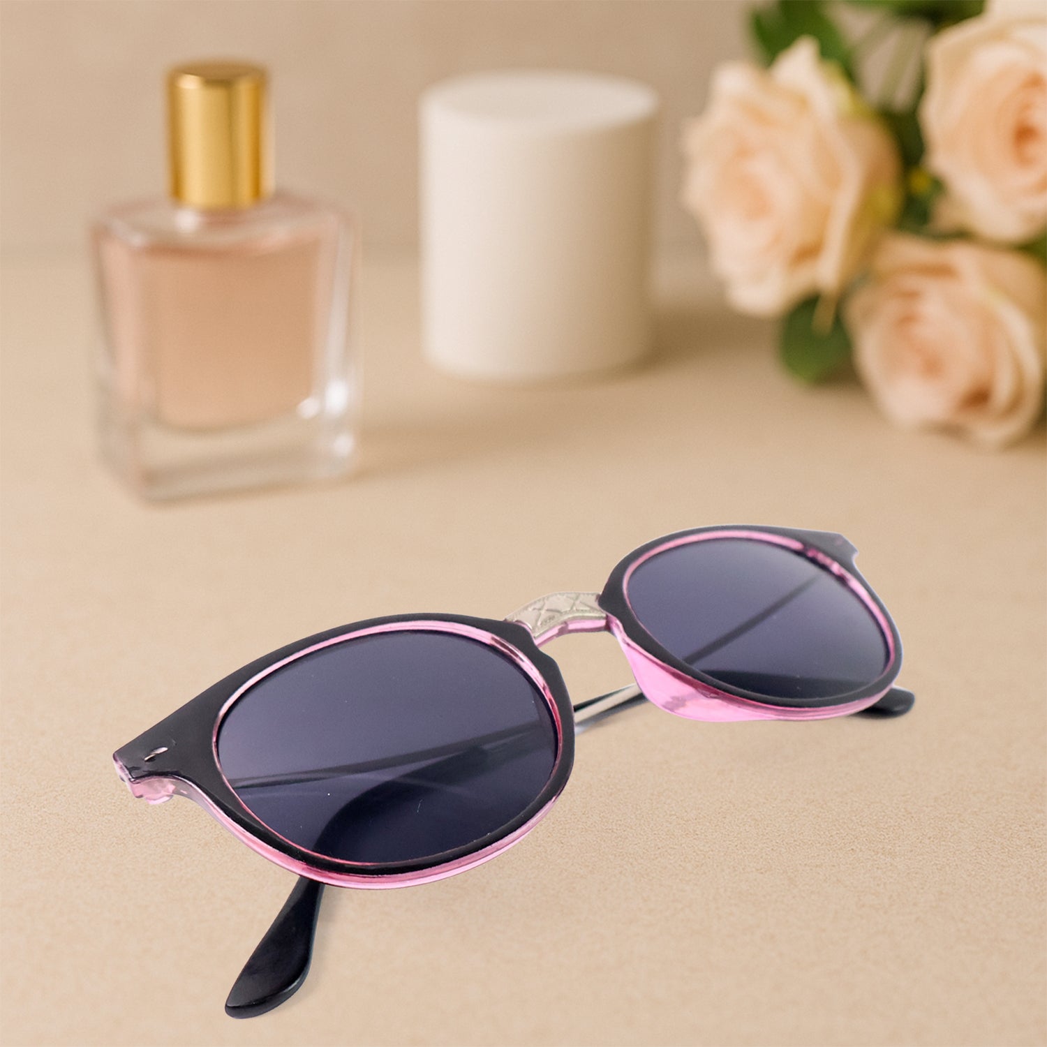 Foldable Holder with Sunglasses Foldable Holder with Sunglasses